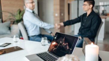 pexels alphatradezone 5833861